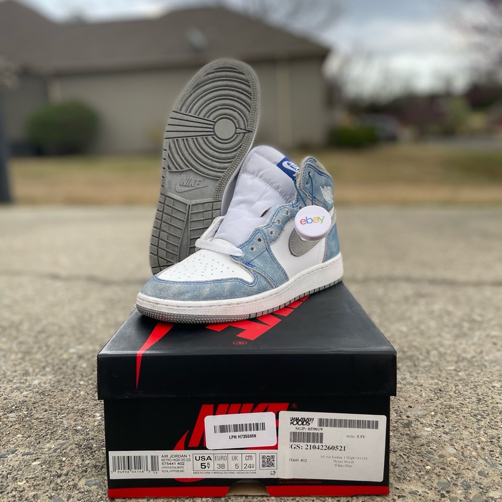 ❌SOLD❌ Size 5.5Y/7W - Jordan 1 Retro High OG Hyper Royal